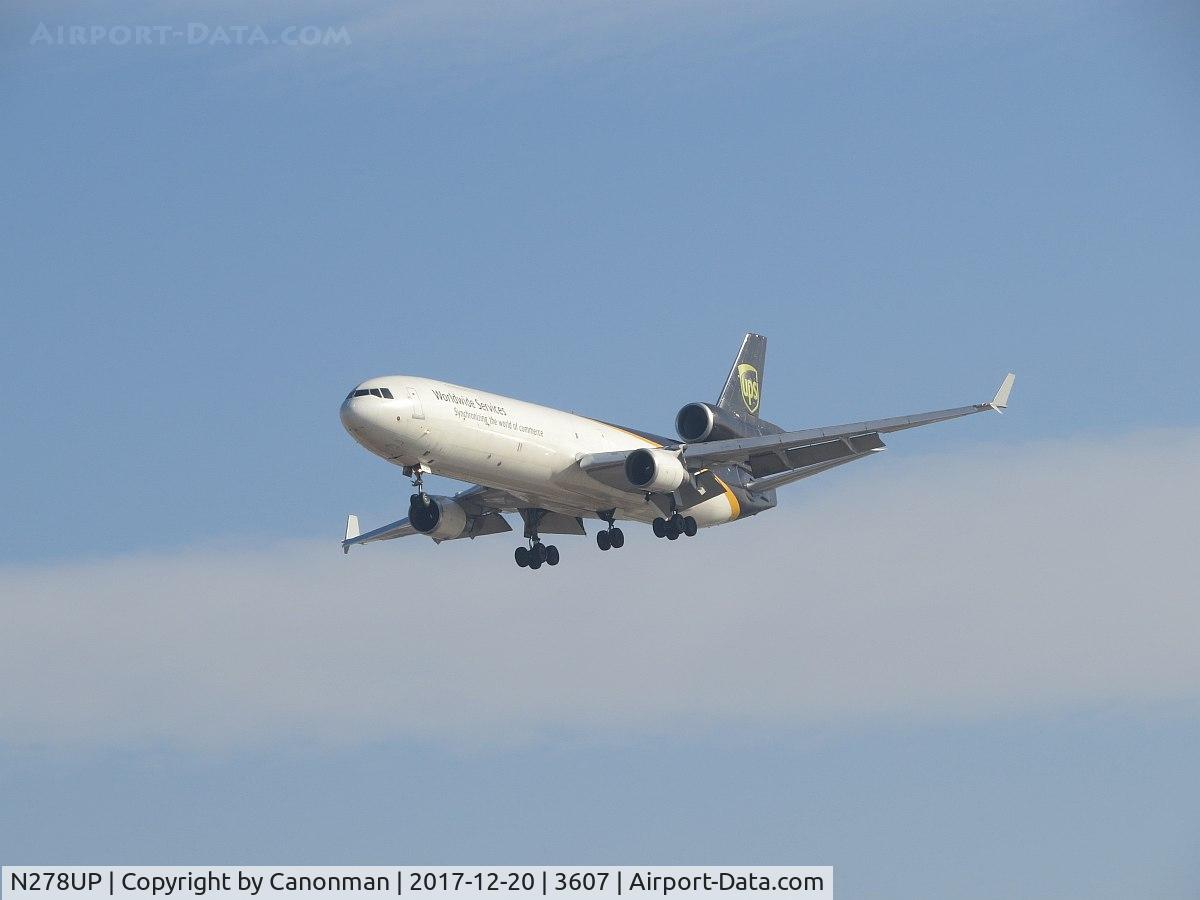 N278UP, 1995 McDonnell Douglas MD-11F C/N 48577, Landing
