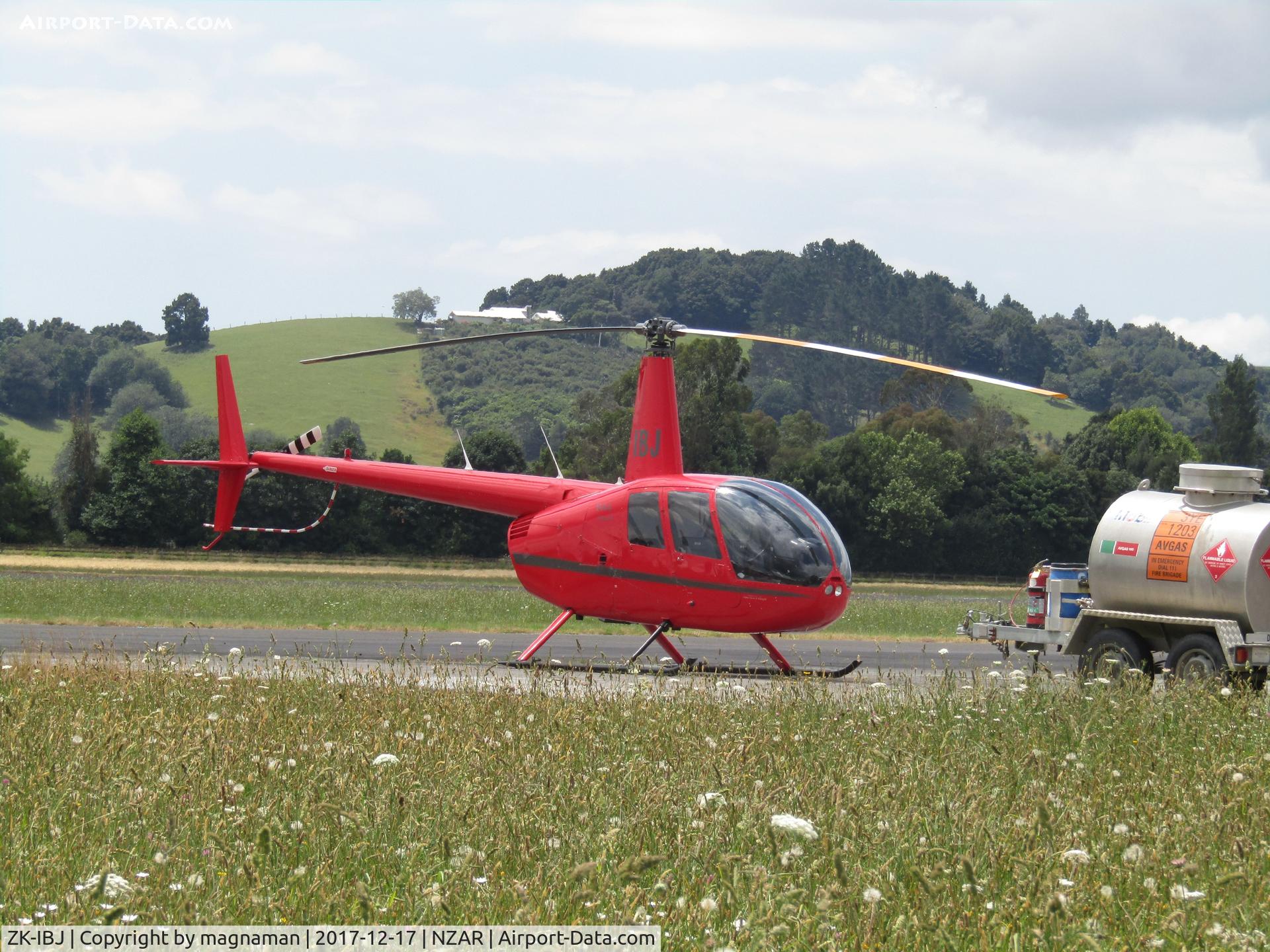 ZK-IBJ, Robinson R44 C/N 1008, at ardmore