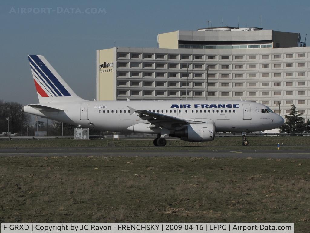 F-GRXD, 2002 Airbus A319-111 C/N 1699, Air France in front off Pulmlman hotels