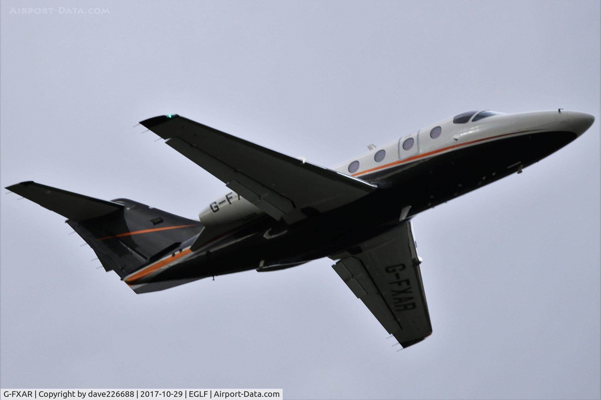 G-FXAR, 1999 Raytheon Beechjet 400A/Nextant N400XT C/N RK-252, G FXAR taking off from 06 at Farnborough