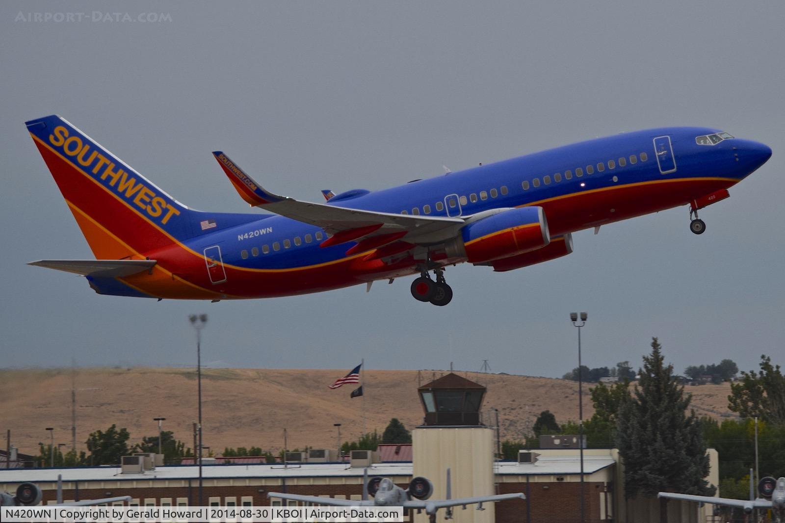 N420WN, 2001 Boeing 737-7H4 C/N 29825, Departing RWY 28L.