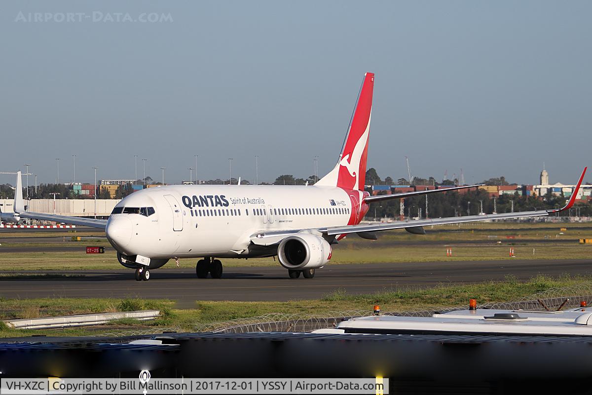 VH-XZC, 2012 Boeing 737-838 C/N 39361, TAXIING