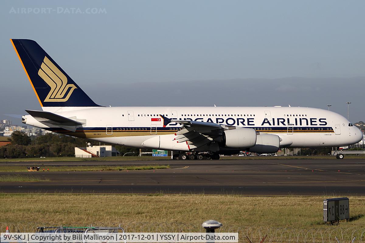 9V-SKJ, 2009 Airbus A380-841 C/N 045, TAXIING