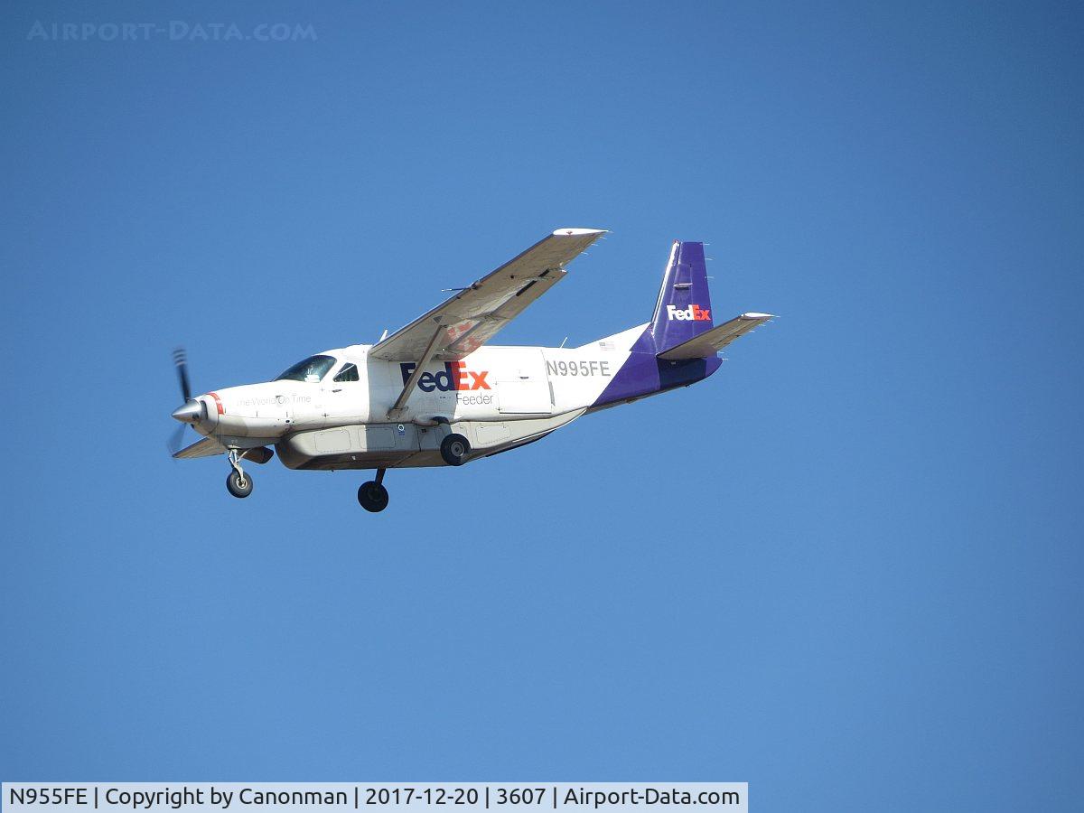 N955FE, 1987 Cessna 208B Super Cargomaster C/N 208B-0066, Landing