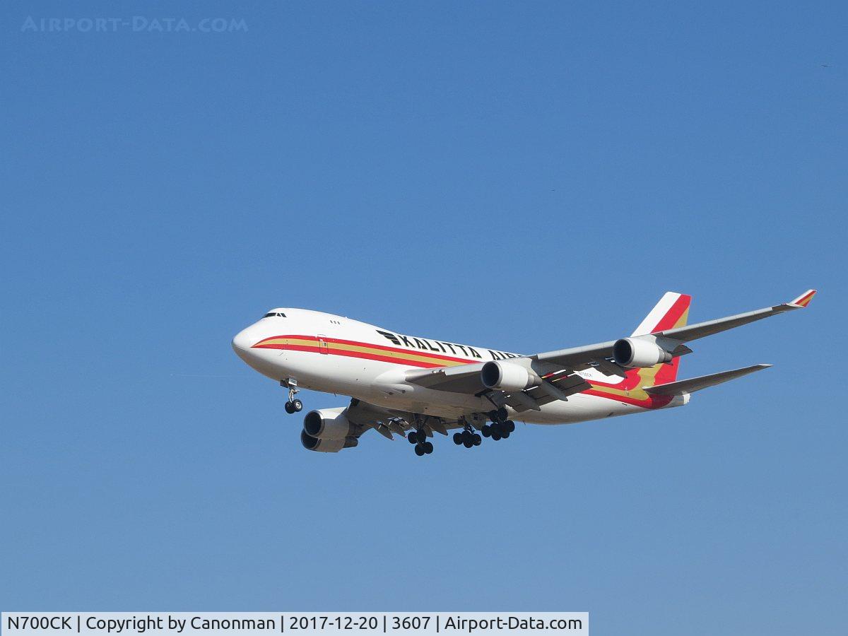 N700CK, 1997 Boeing 747-4R7F/SCD C/N 25868, Landing