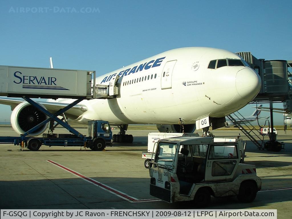F-GSQG, 2004 Boeing 777-328/ER C/N 32850, Air France boarding to LAX