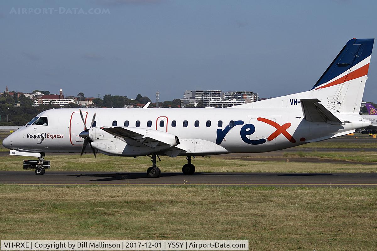 VH-RXE, 1991 Saab 340B C/N 340B-275, taxiing