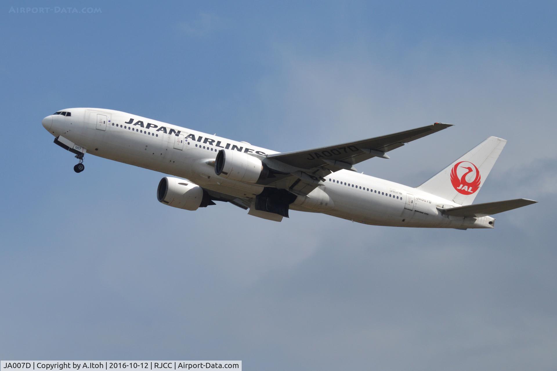 JA007D, 1998 Boeing 777-289 C/N 27639, Take Off Rwy 01L