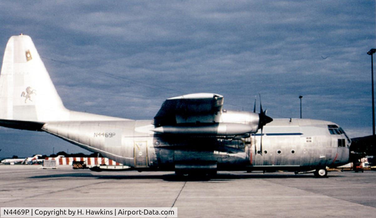 N4469P, Lockheed C-130A Hercules C/N 182-3215, N4469P Lockheed C-130A Hercules c/n 3215 1980
Gatwick Airport, England - 1980
