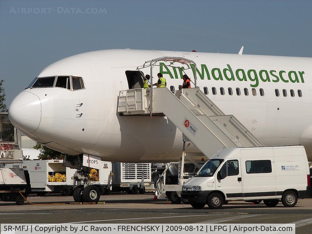 5R-MFJ, 1992 Boeing 767-3Y0/ER C/N 26200, AIR MADAGASCAR at CDG T1 (09/30/13 b/u KMZJ)