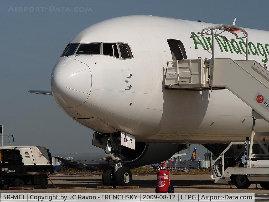 5R-MFJ, 1992 Boeing 767-3Y0/ER C/N 26200, AIR MADAGASCAR at CDG T1 (09/30/13 b/u KMZJ)