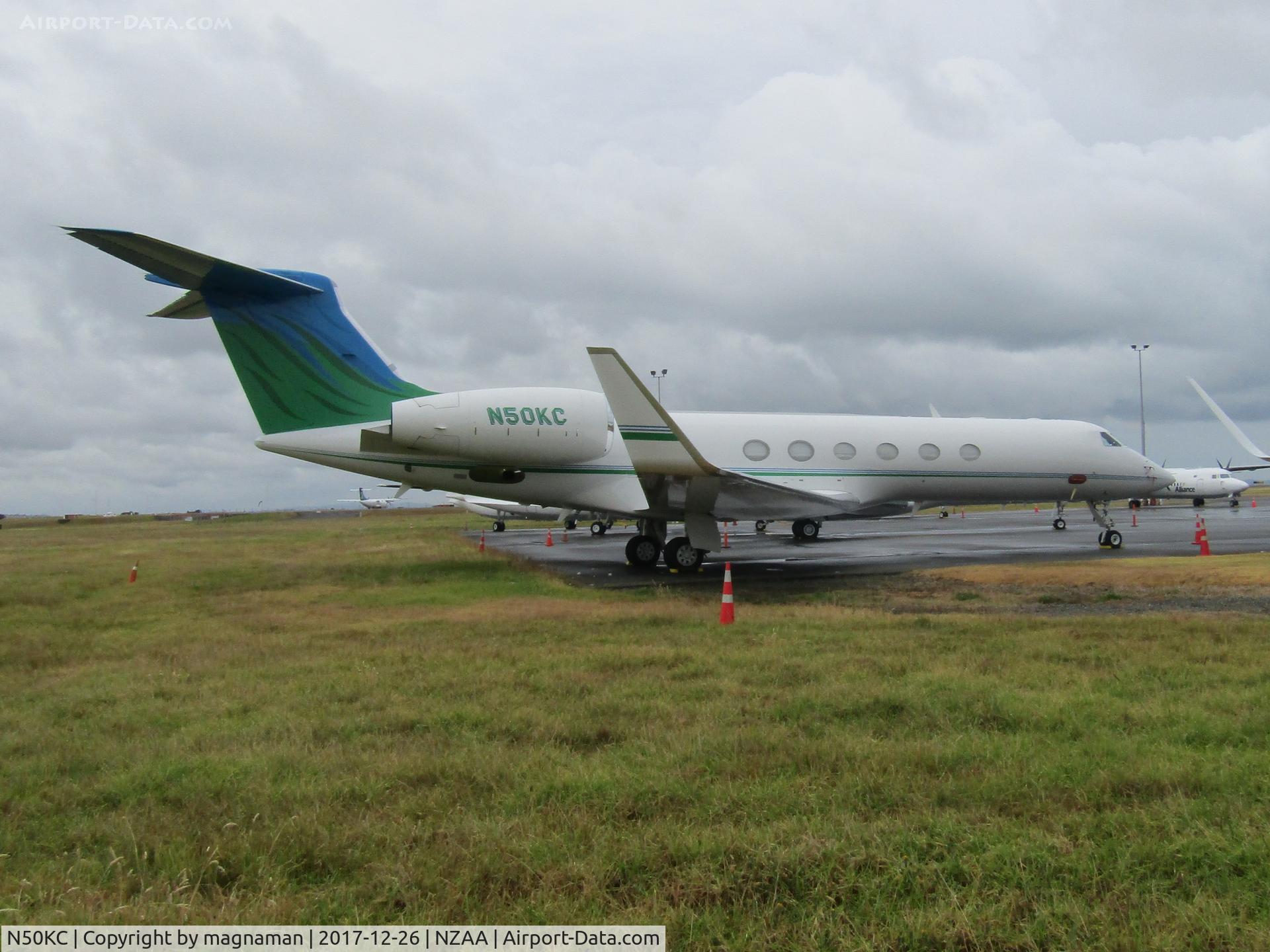 N50KC, 2001 Gulfstream Aerospace G-V C/N 659, here for yuletide as before