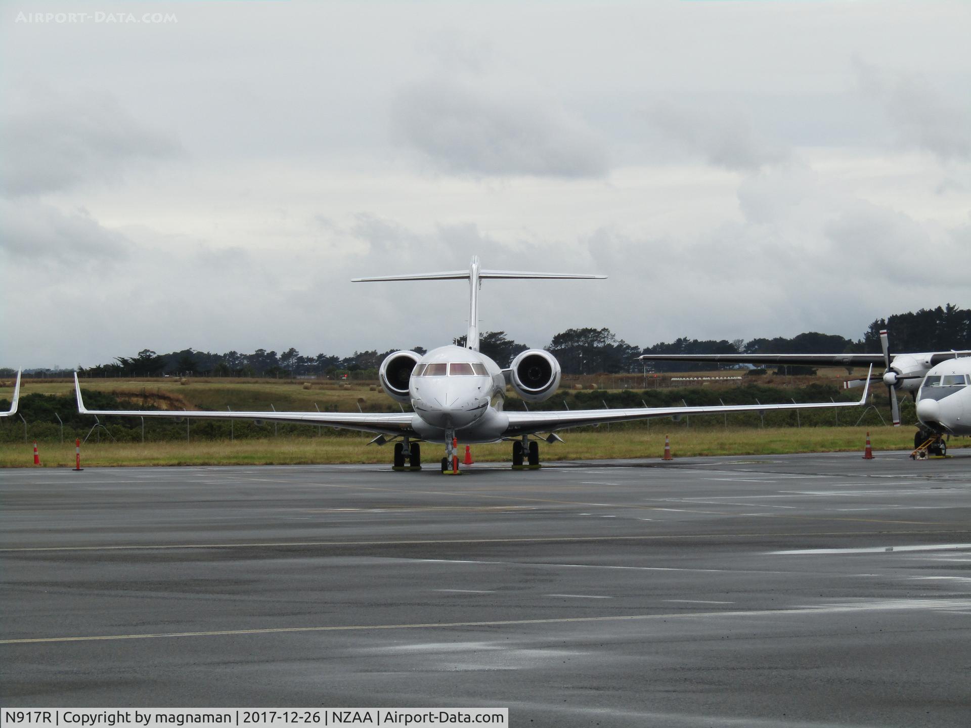 N917R, 1998 Bombardier BD-700-1A10 Global Express C/N 9008, on convair apron