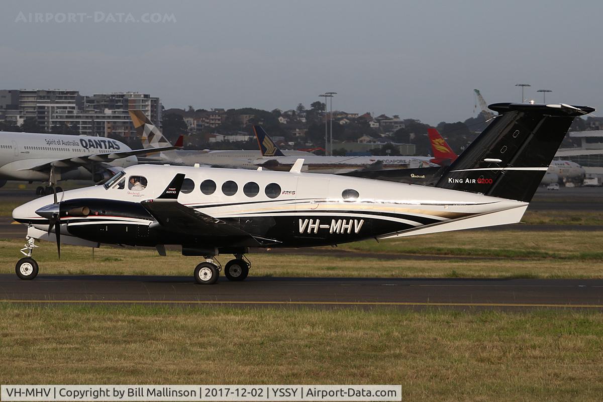 VH-MHV, 2000 Raytheon B200 Super King Air C/N BB-1742, TAXIING
