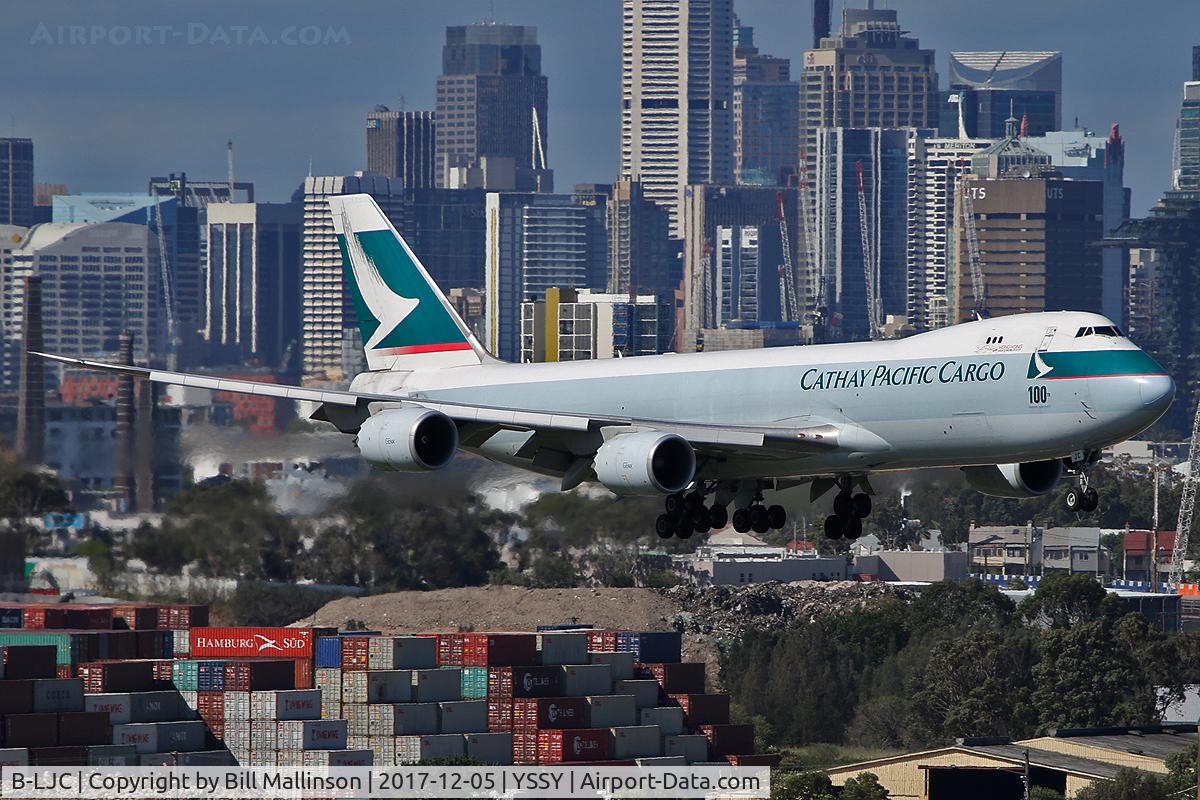 B-LJC, 2011 Boeing 747-867F/SCD C/N 39240, FINALS TO 16R