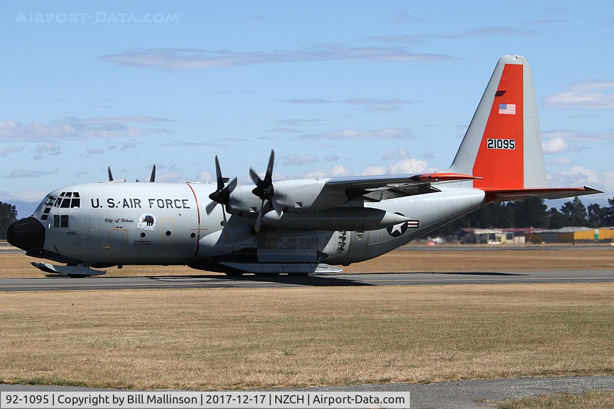 92-1095, 1992 Lockheed LC-130H Hercules C/N 382-5405, TAXIING