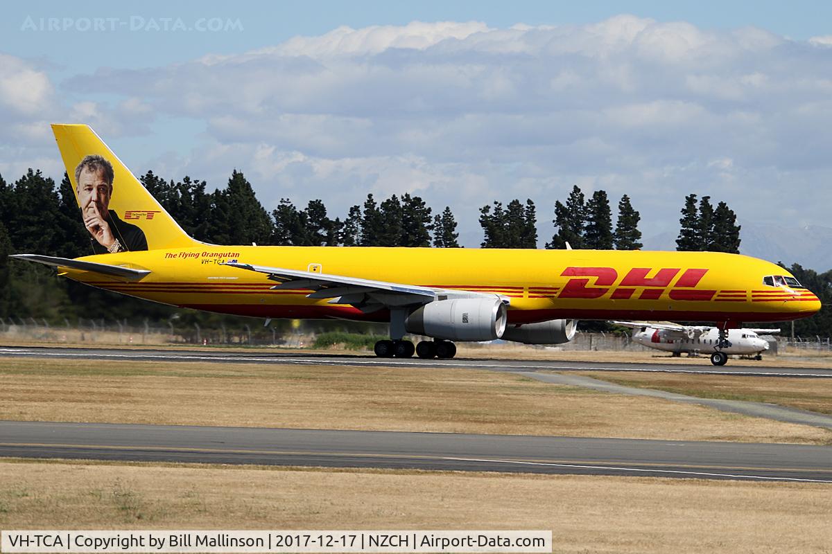 VH-TCA, 1992 Boeing 757-236/PCF C/N 25620, ROLLING