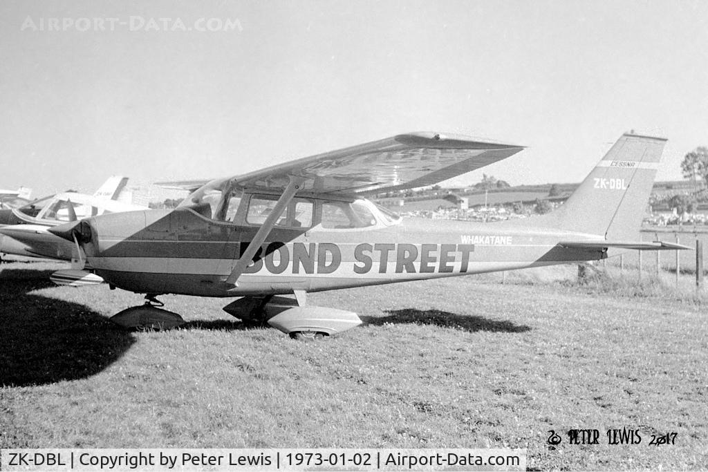 ZK-DBL, Cessna 172K Skyhawk Skyhawk C/N 17257339, Whakatane District Flying School, Whakatane
At Pukekohe Racecourse airstrip.