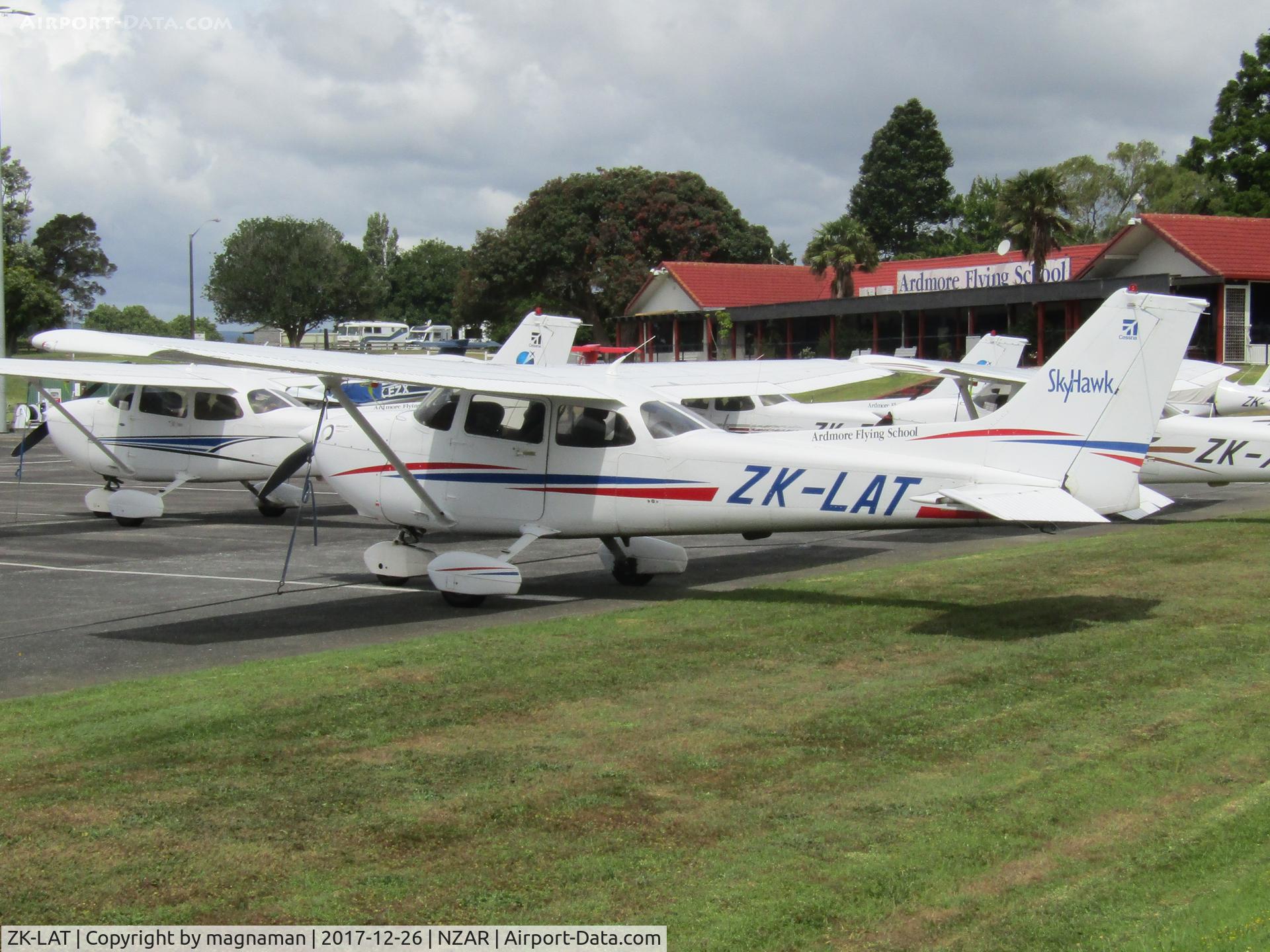 ZK-LAT, 2003 Cessna 172R C/N 17281164, club hack