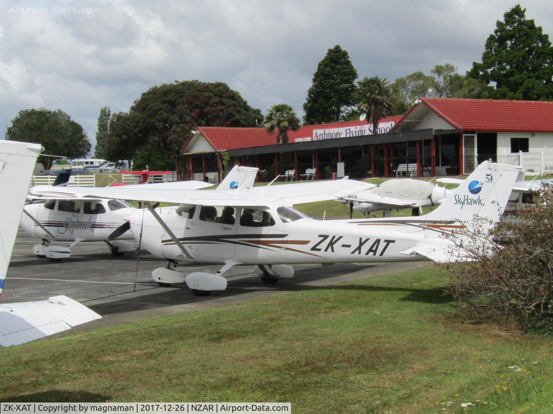 ZK-XAT, Cessna 172R C/N 17281262, club hack