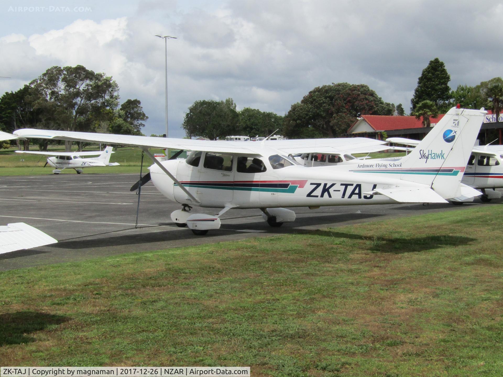 ZK-TAJ, 2001 Cessna 172R C/N 17281011, on club apron
