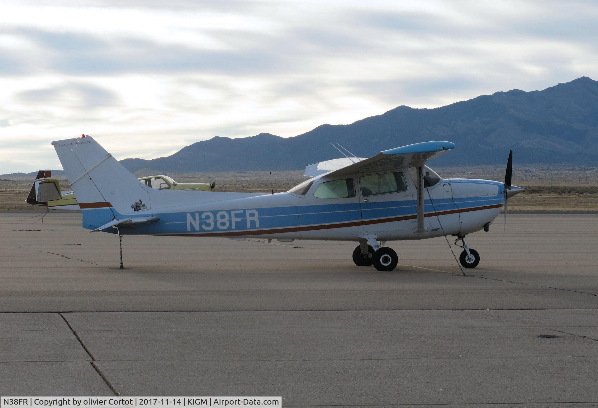 N38FR, 1978 Cessna 172N C/N 17270698, Early morning shot
