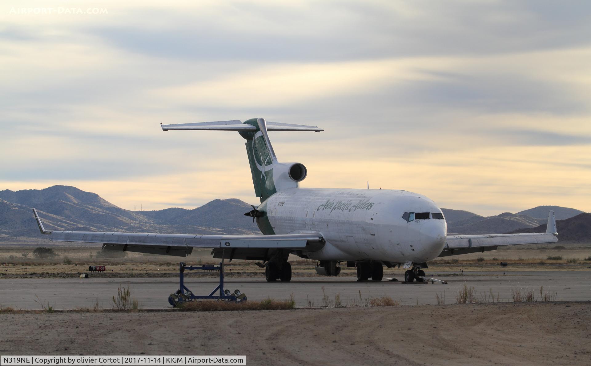 N319NE, 1977 Boeing 727-212 C/N 21349, Kingman in the morning