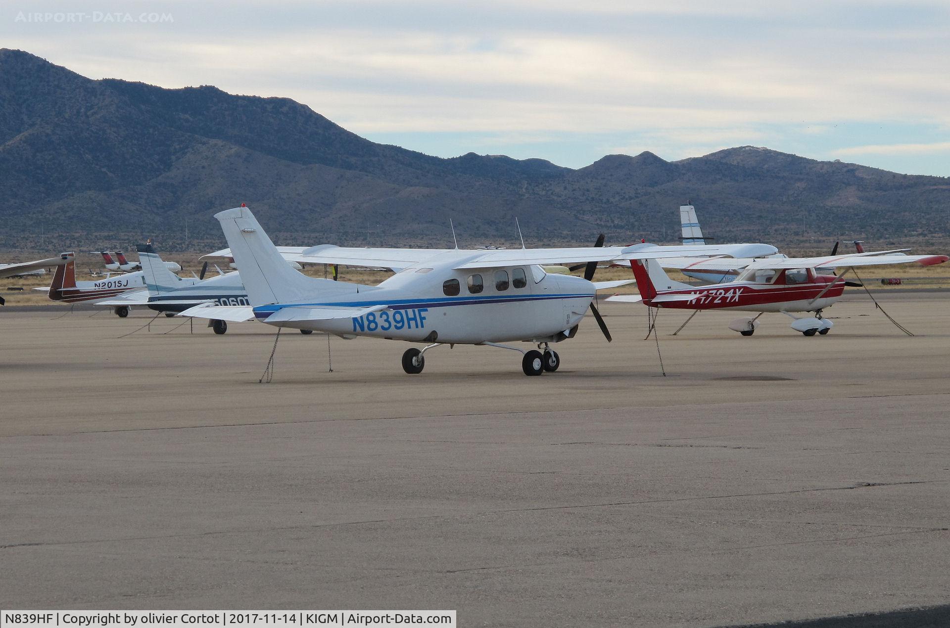 N839HF, 1980 Cessna P210N Pressurised Centurion C/N P21000633, Kingman tarmac