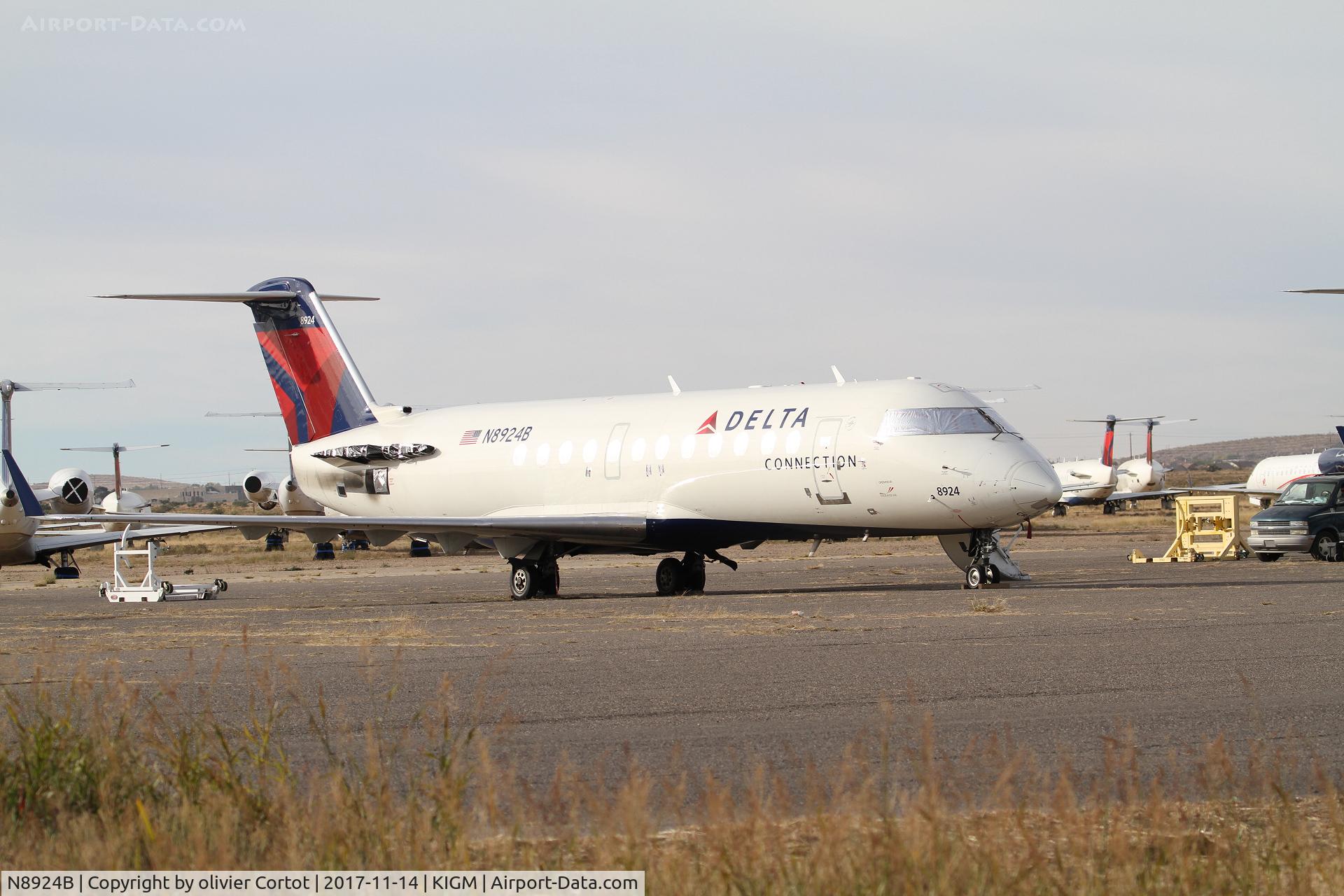 N8924B, 2004 Bombardier CRJ-200 (CL-600-2B19) C/N 7924, to be scrapped