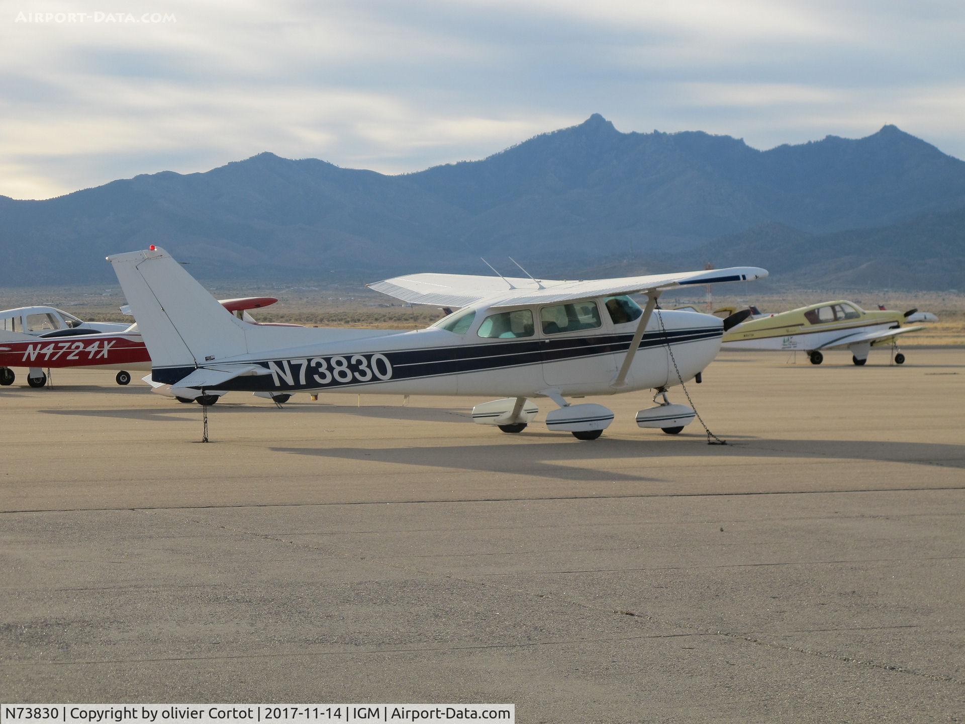 N73830, 1976 Cessna 172N C/N 17267706, Kingman tarmac