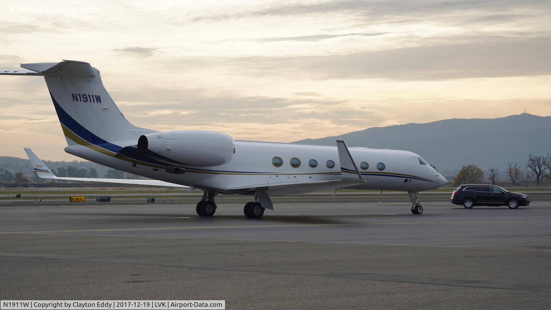 N1911W, Gulfstream Aerospace GV-SP (G550) C/N 5328, Livermore Airport California 2017