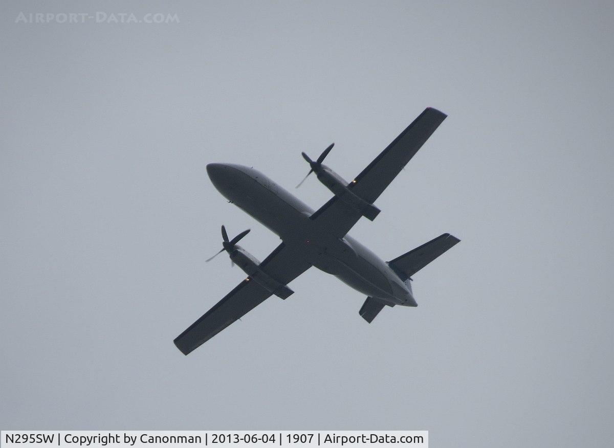 N295SW, 1996 Embraer EMB-120ER Brasilia C/N 120.322, Landing