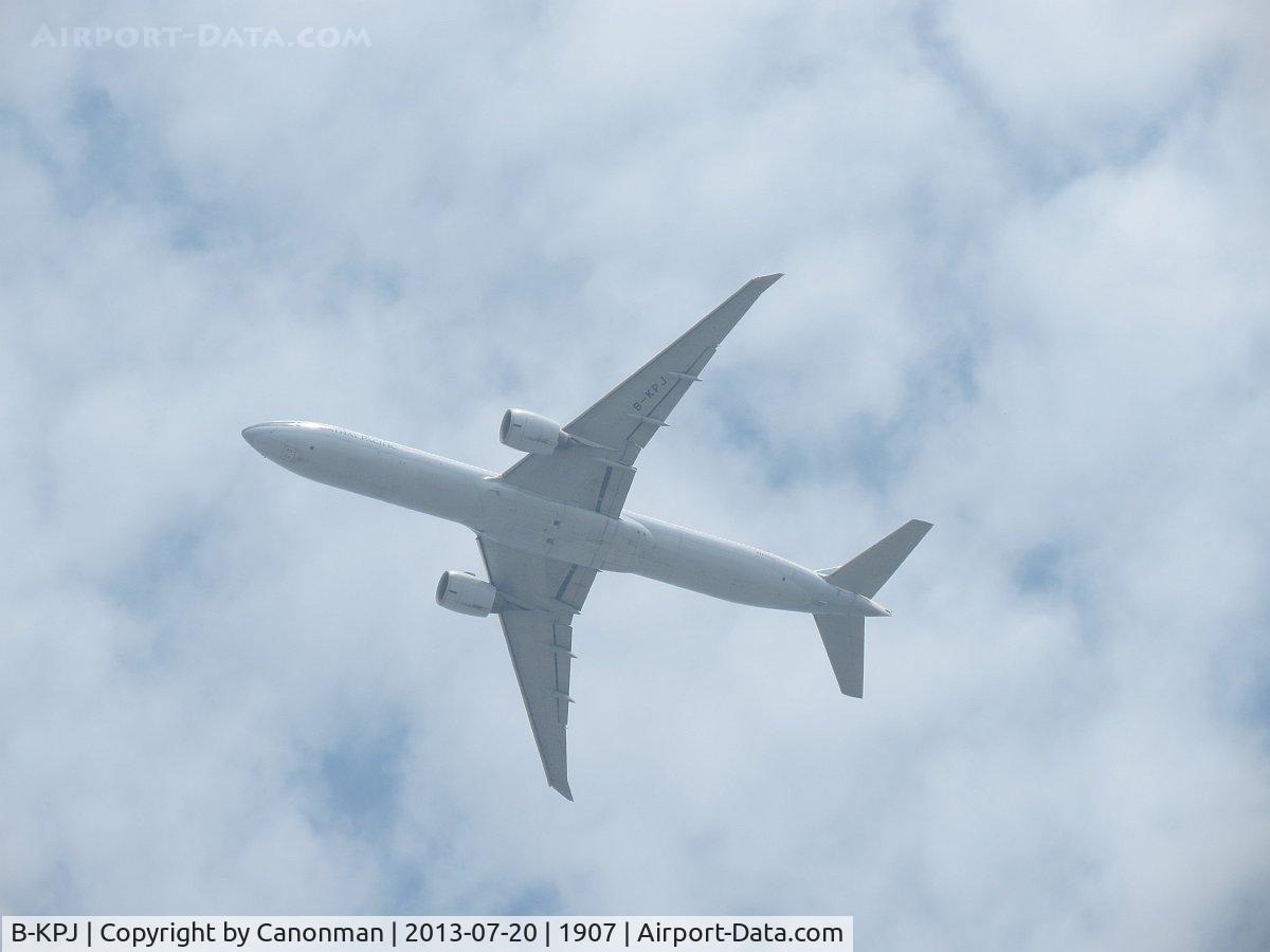 B-KPJ, 2008 Boeing 777-367/ER C/N 36157, Landing