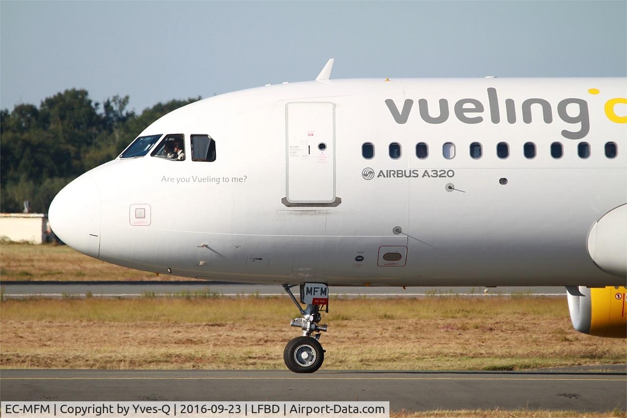 EC-MFM, 2015 Airbus A320-232 C/N 6571, Airbus A320-232, Holding point Delta rwy 05, Bordeaux Mérignac airport (LFBD-BOD)