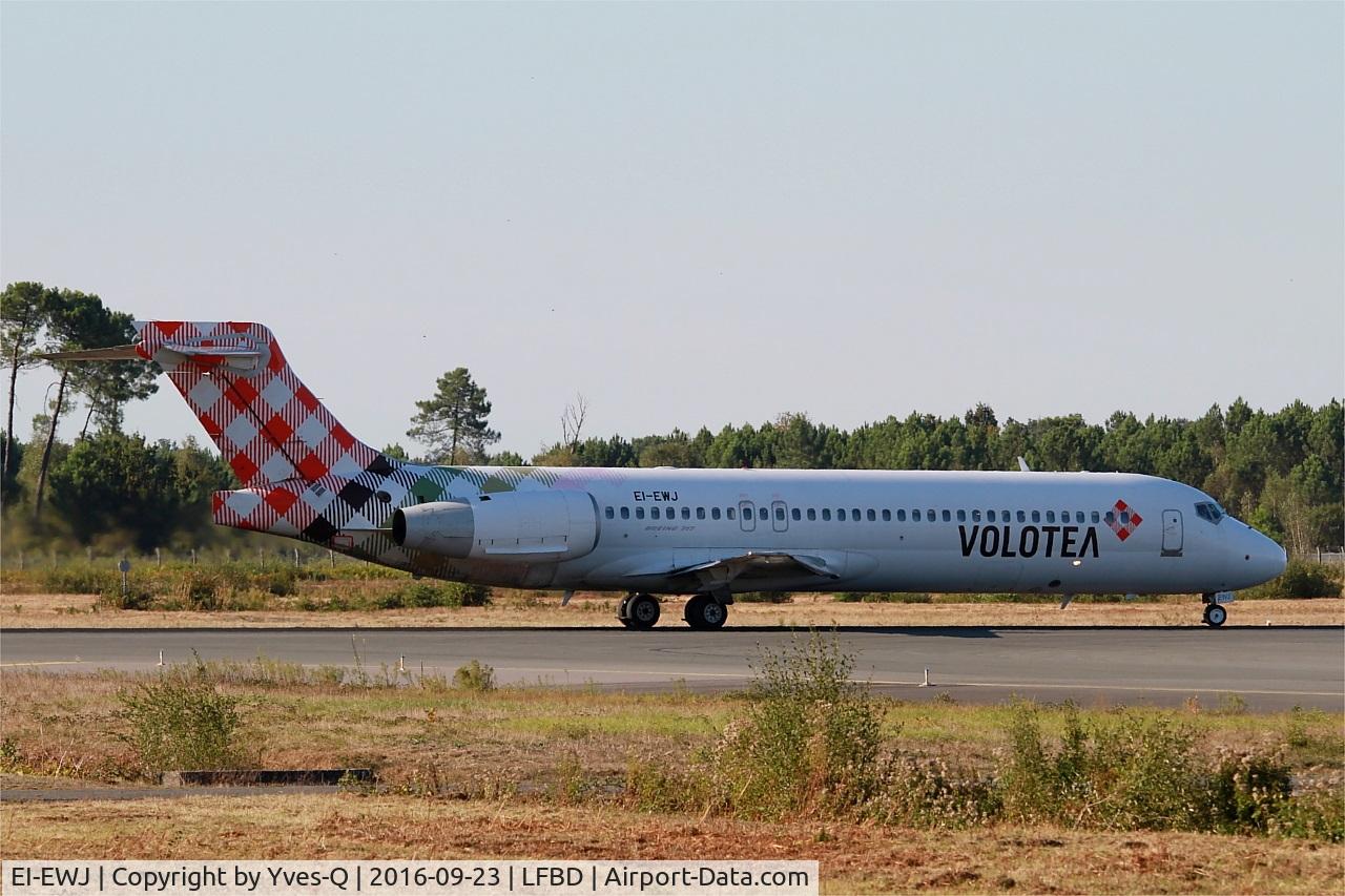 EI-EWJ, 2003 Boeing 717-2BL C/N 55171/5121, Boeing 717-2BL, Lining up rwy 05, Bordeaux Mérignac airport (LFBD-BOD)