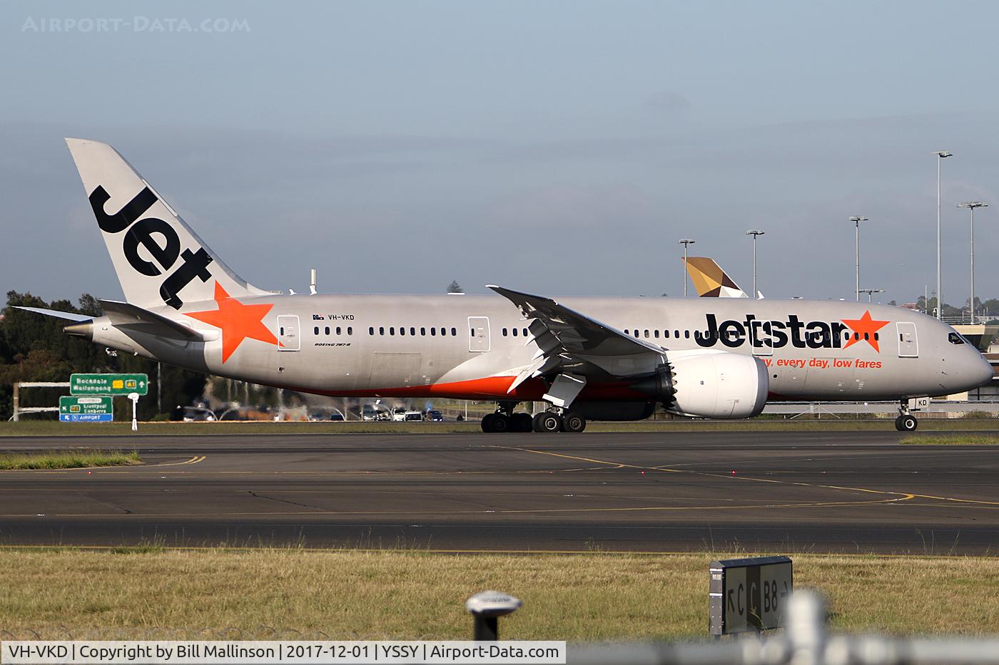 VH-VKD, 2013 Boeing 787-8 Dreamliner C/N 36229, taxiing