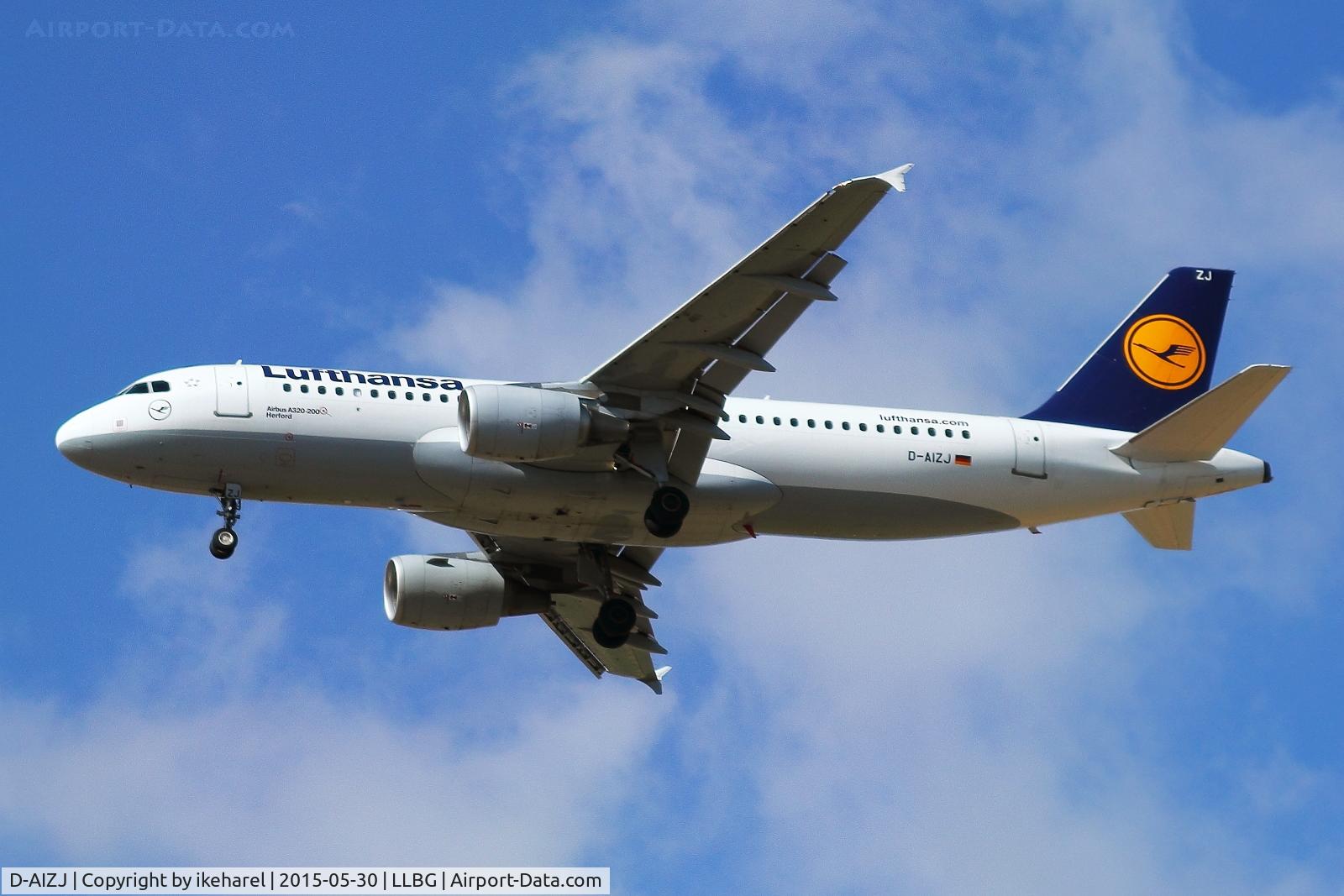 D-AIZJ, 2010 Airbus A320-214 C/N 4449, Landing LH Airbus 320 to runway 30.