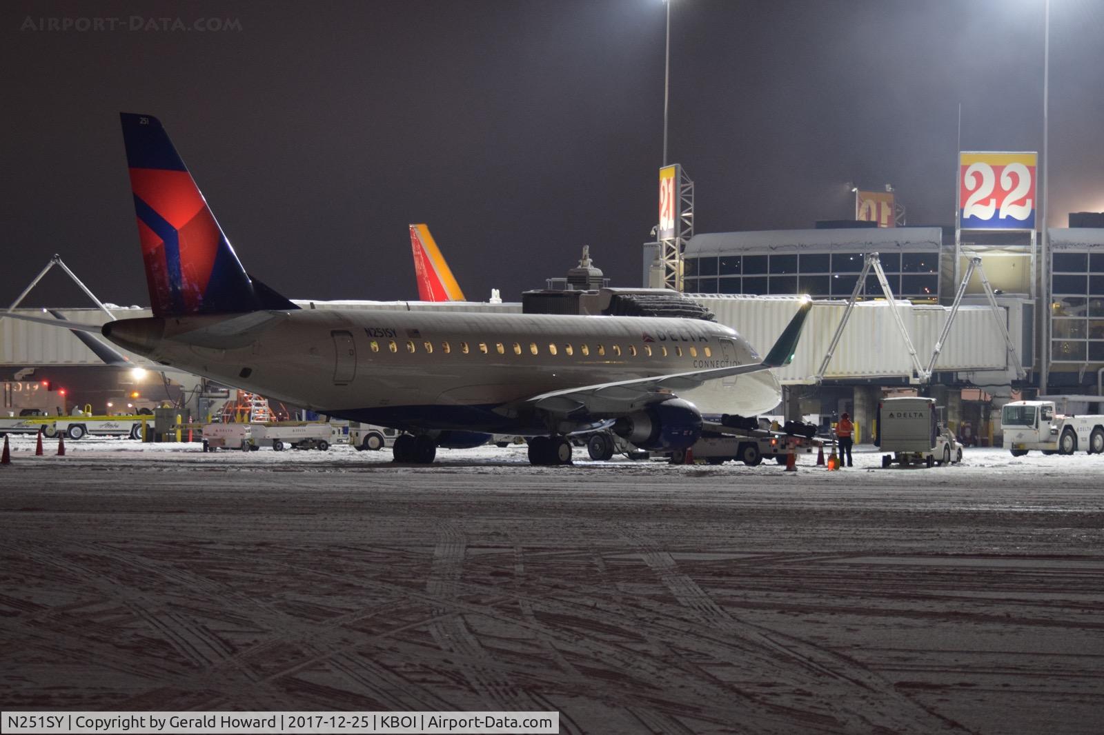 N251SY, 2016 Embraer 175LR (ERJ-170-200LR) C/N 17000611, Loading at the gate.