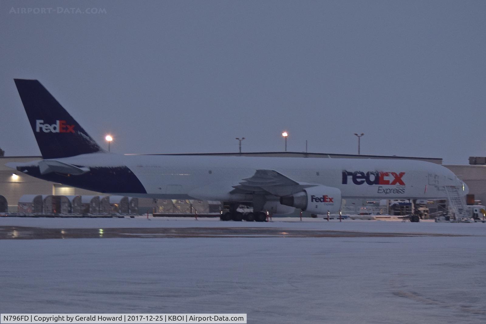 N796FD, 1993 Boeing 757-222F C/N 26710, Day off on the FedEx ramp.
