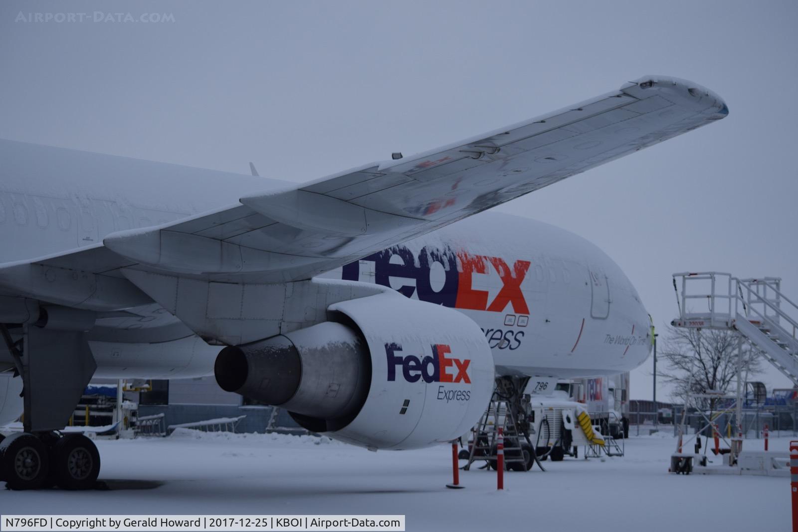 N796FD, 1993 Boeing 757-222F C/N 26710, Parked on the Fed Ex ramp.