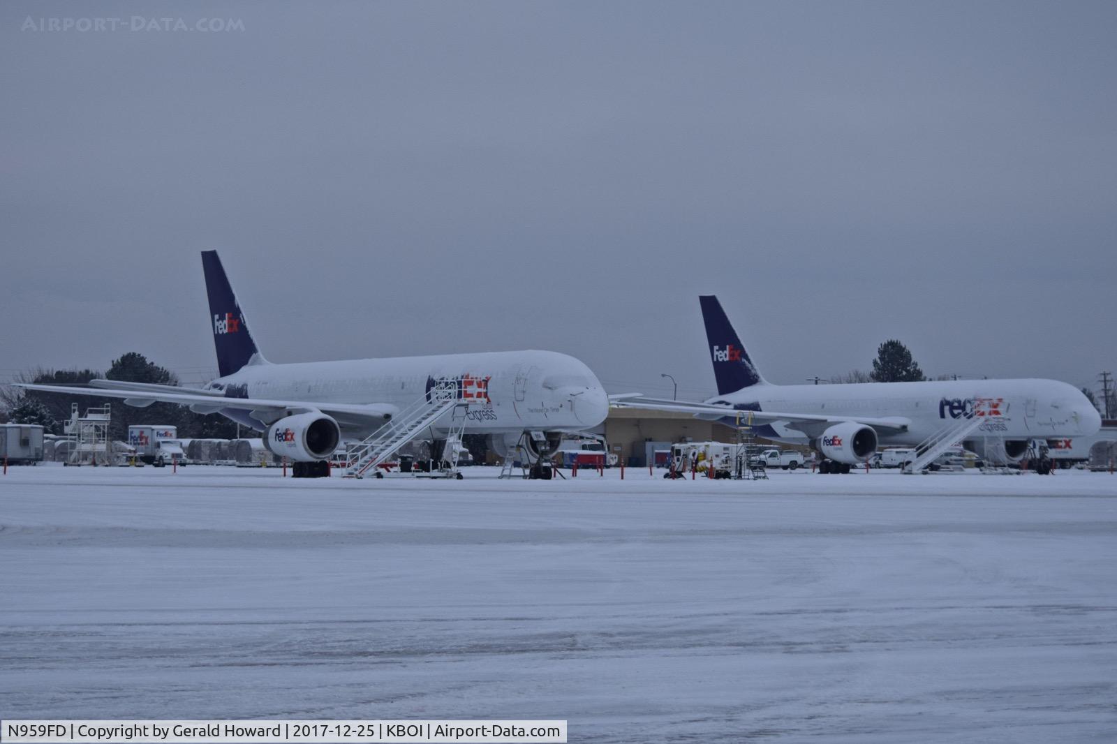 N959FD, 1991 Boeing 757-236 C/N 25133, Parked on the Fed Ex ramp with N796FD on its port side.