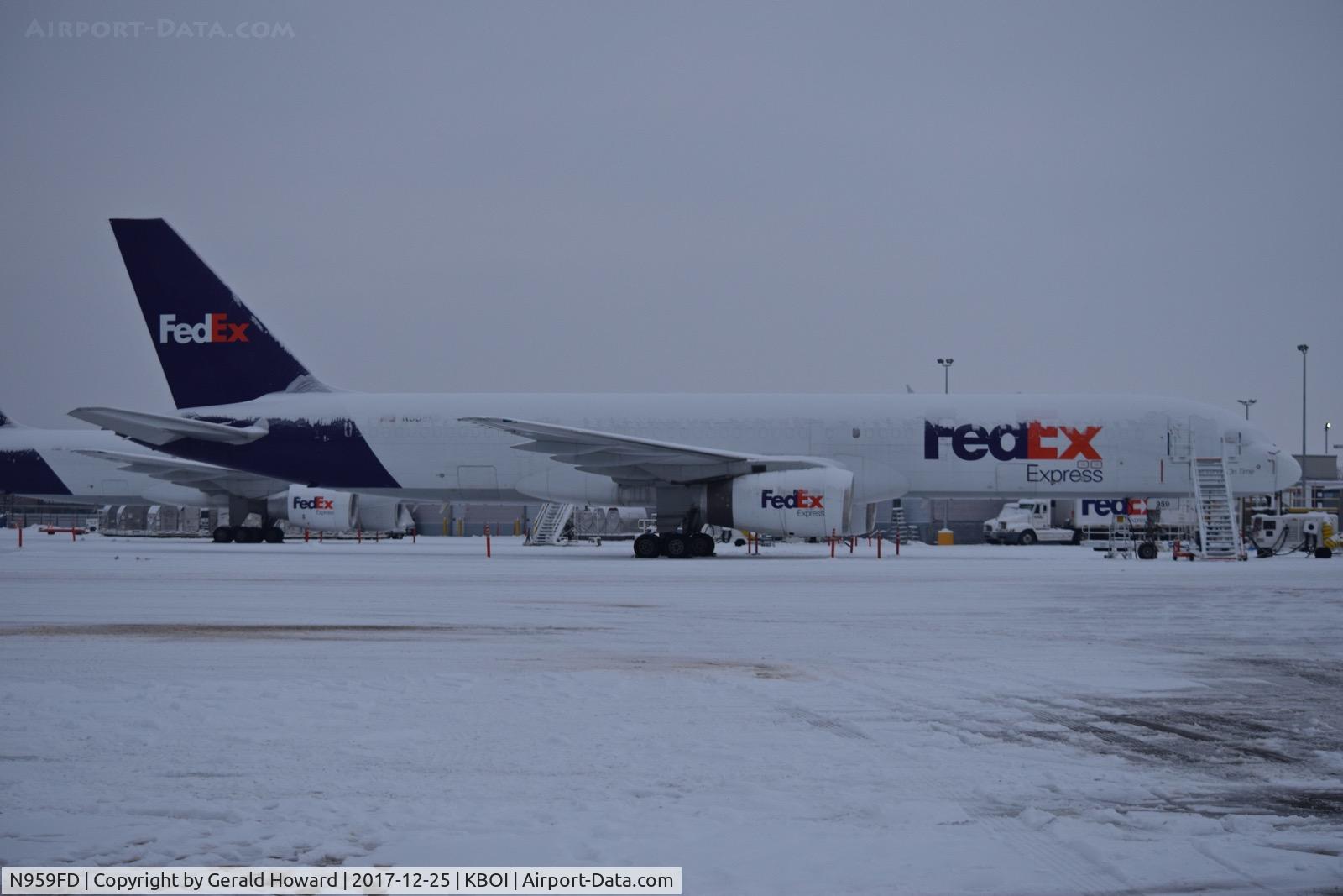 N959FD, 1991 Boeing 757-236 C/N 25133, Monday is a regular day off for Fed Ex at BOI. Just happens to co inside with Christmas.