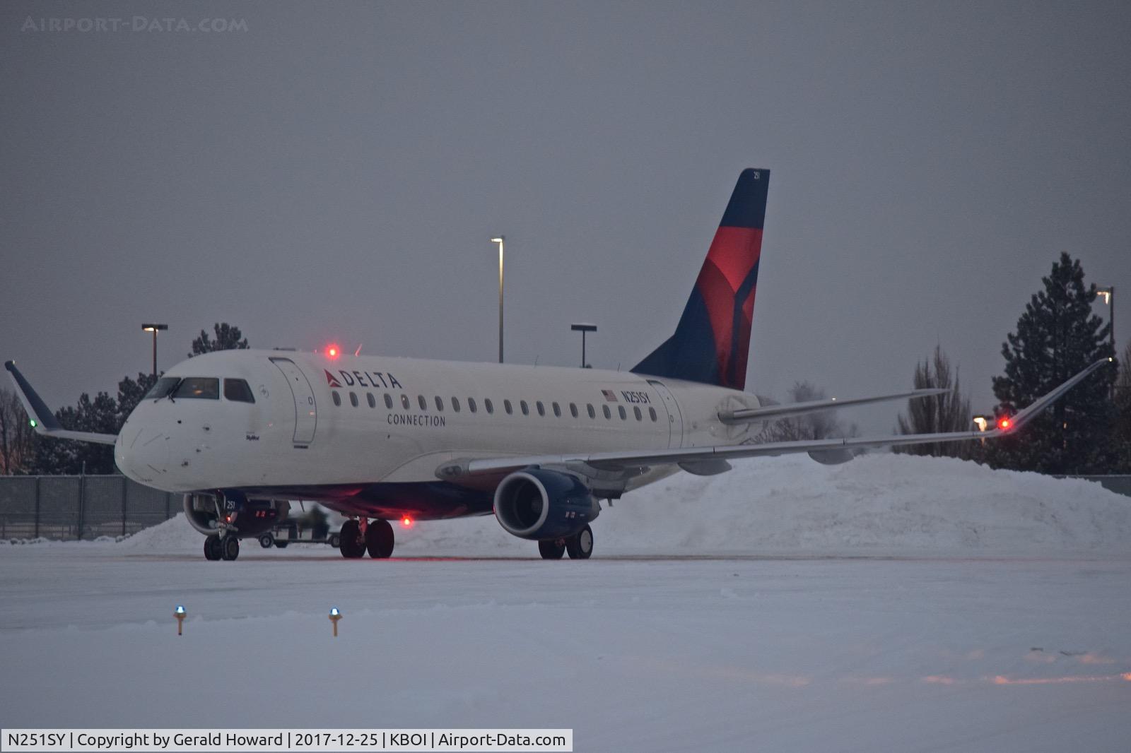 N251SY, 2016 Embraer 175LR (ERJ-170-200LR) C/N 17000611, Starting to taxi after being de iced.