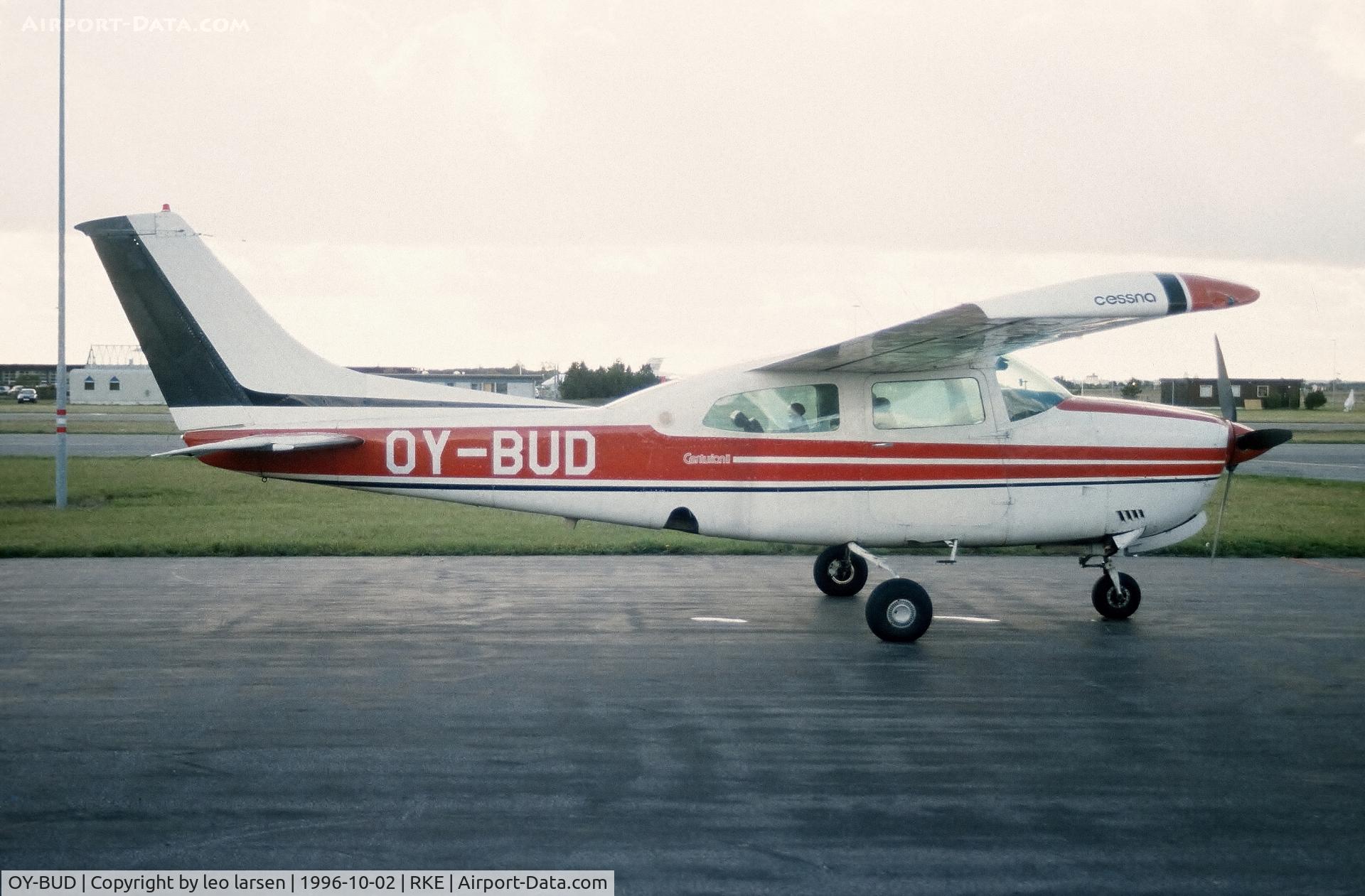 OY-BUD, 1976 Cessna 210L Centurion C/N 210-61351, Roskilde 2.10.1996