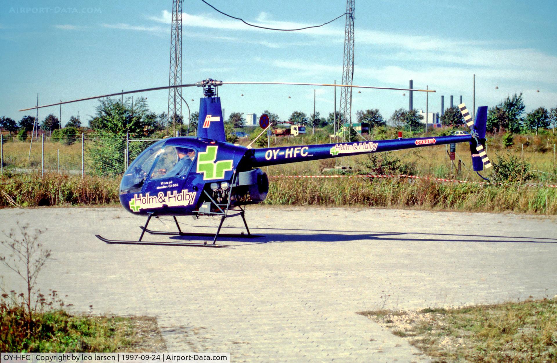 OY-HFC, 1990 Robinson R22 Beta C/N 1251, Bellacenteret Copenhagen 24.9.1997