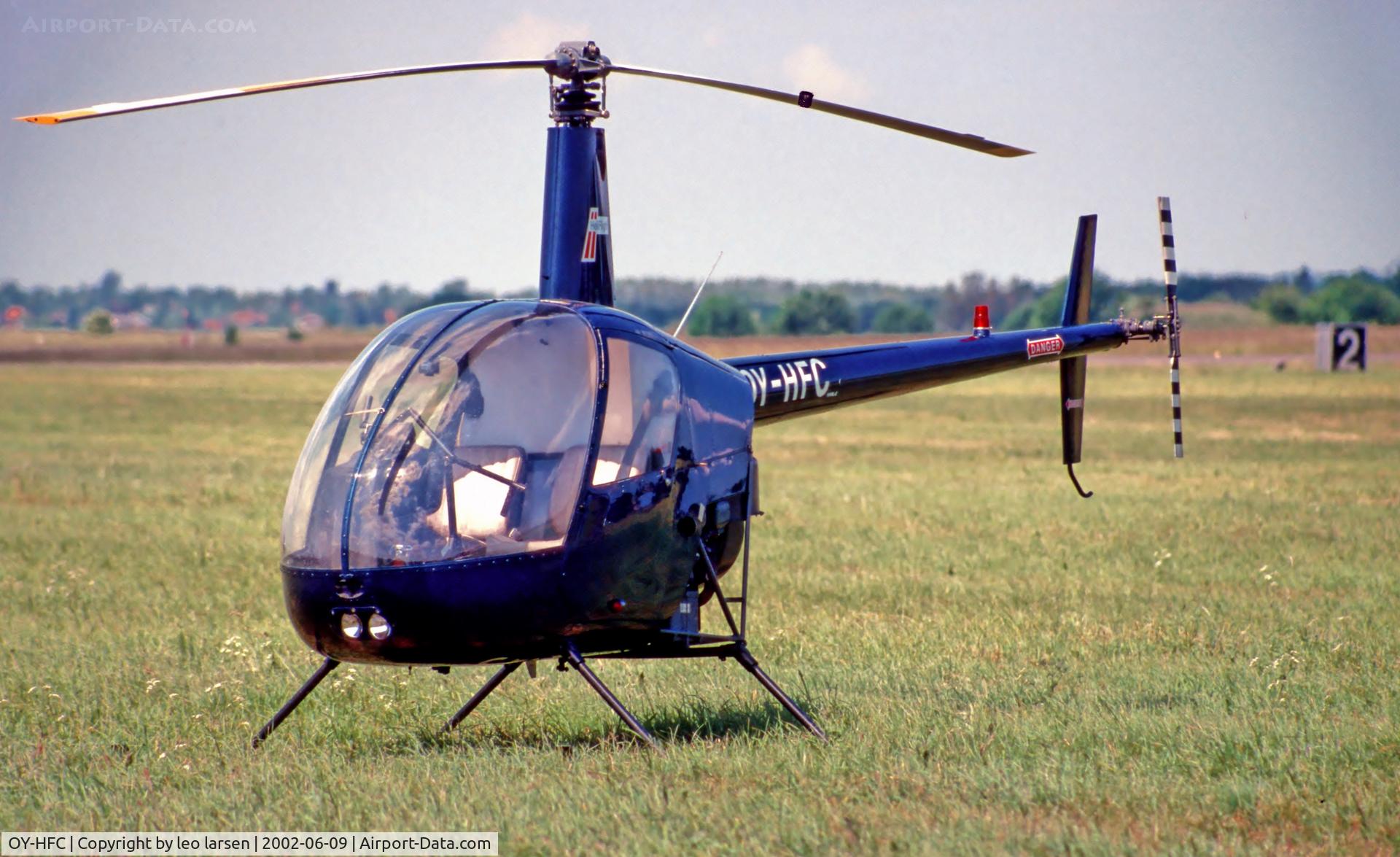 OY-HFC, 1990 Robinson R22 Beta C/N 1251, Værløse Air Base 9.6.2002