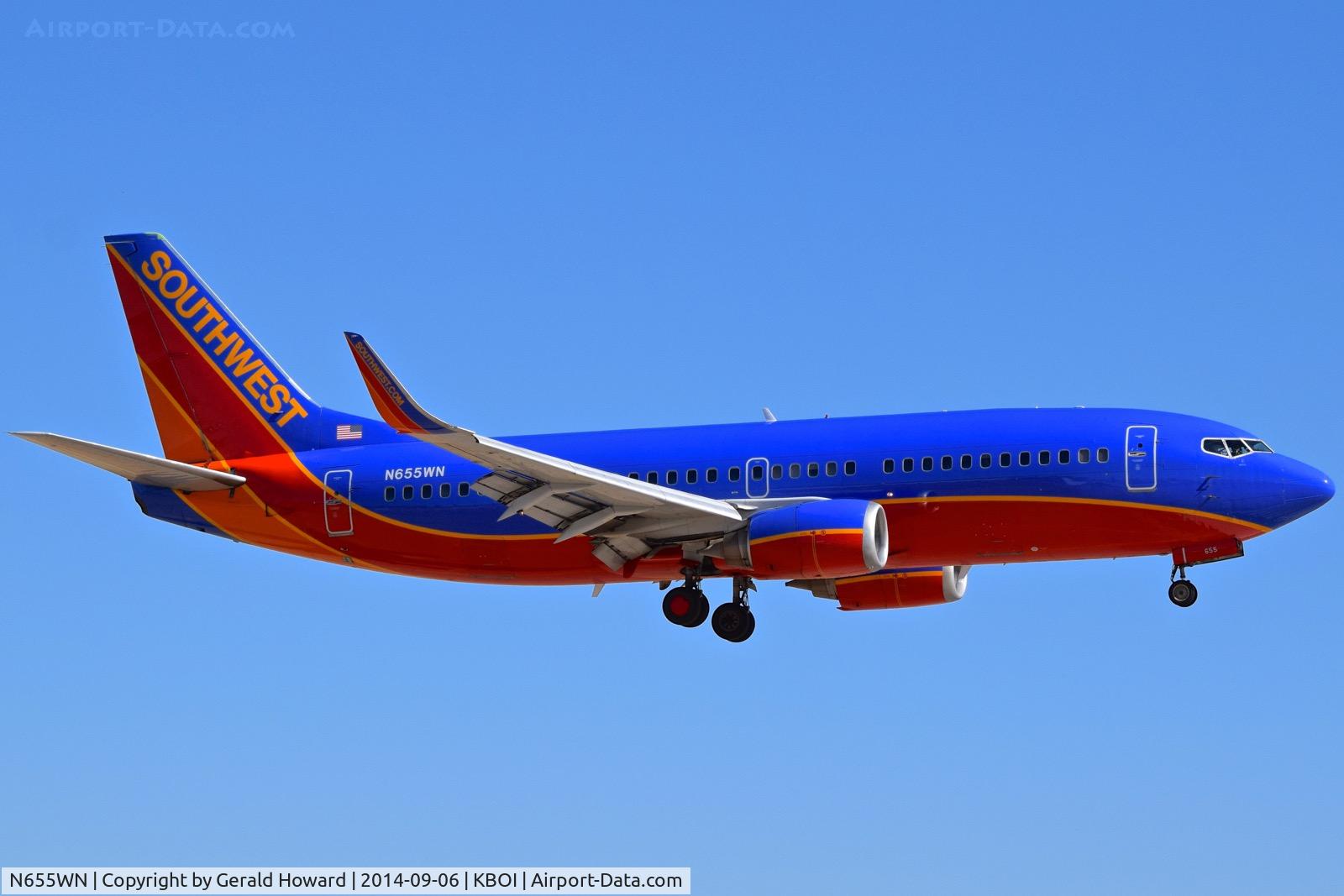 N655WN, 1997 Boeing 737-3H4 C/N 28400, Landing RWY 10R.