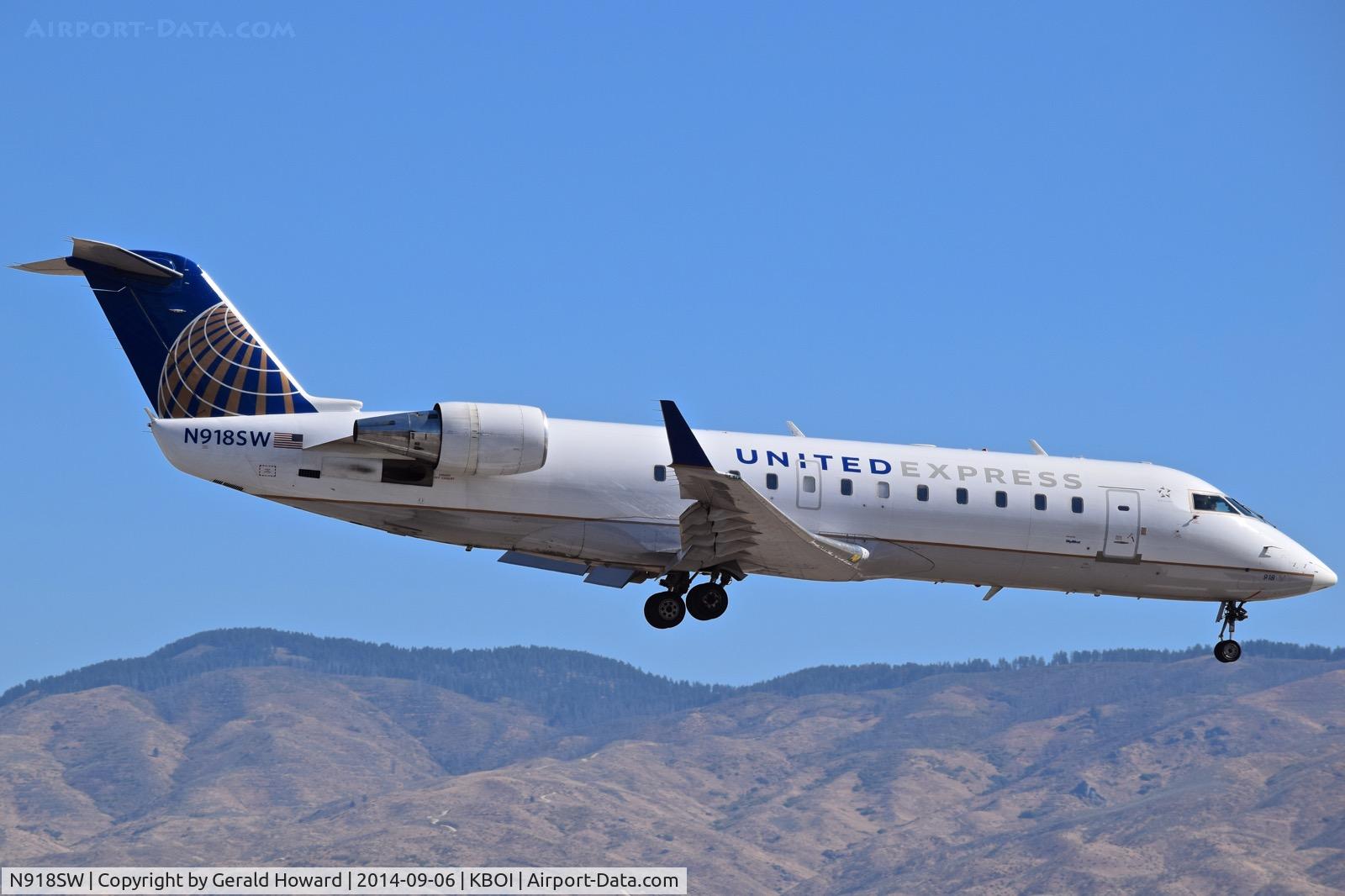N918SW, 2002 Bombardier CRJ-200LR (CL-600-2B19) C/N 7645, Landing RWY 10R.
