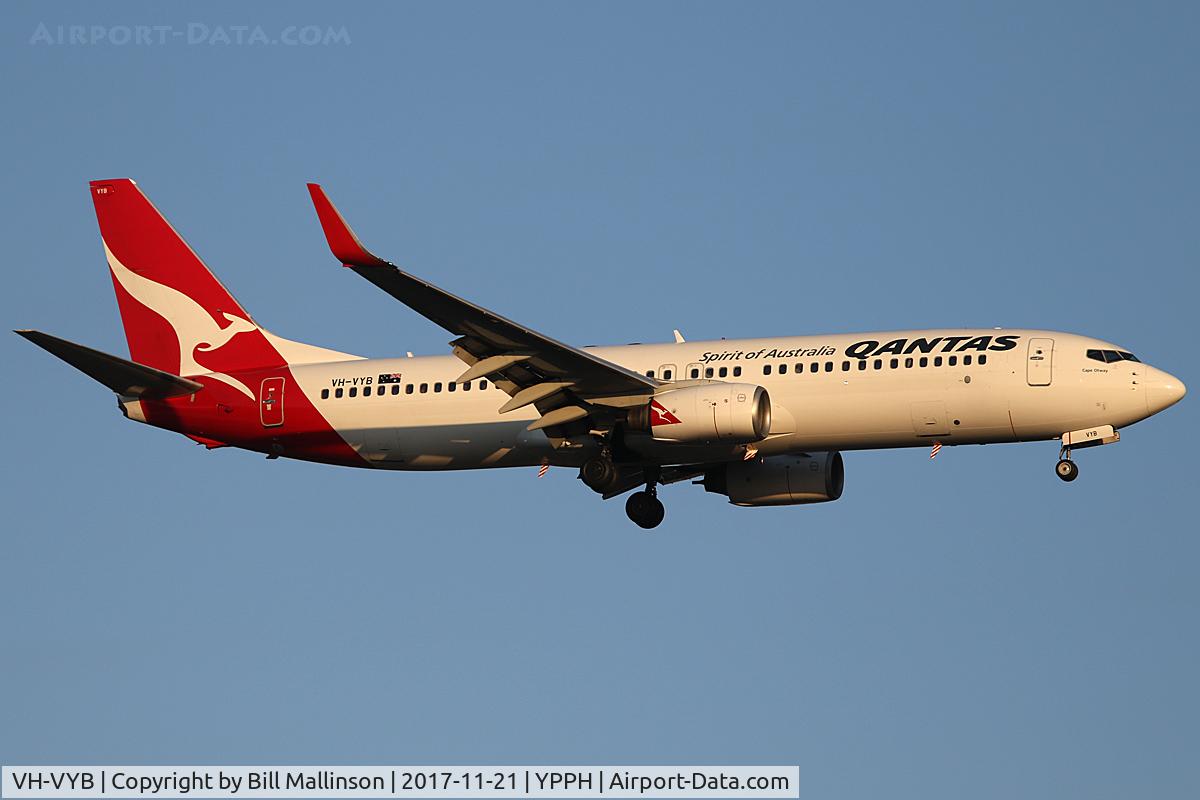 VH-VYB, 2004 Boeing 737-838 C/N 33763, FINALS