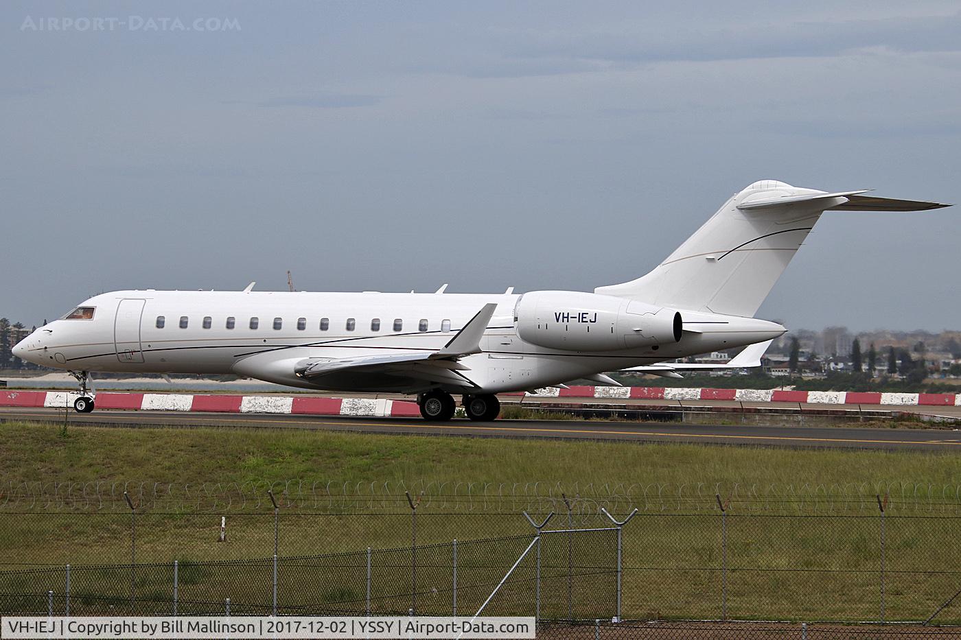 VH-IEJ, 2014 Bombardier BD-700-1A10 Global 6000 C/N 9680, taxiing